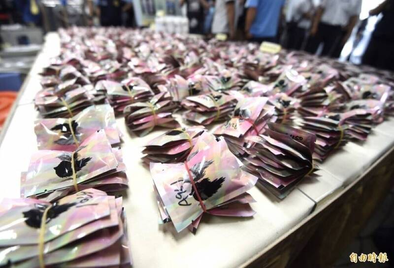 胡姓男子被查获将含有三级毒品成分的粉末掺入果汁粉混合、分装成毒品咖啡包。图为毒品咖啡包示意照。（资料照）