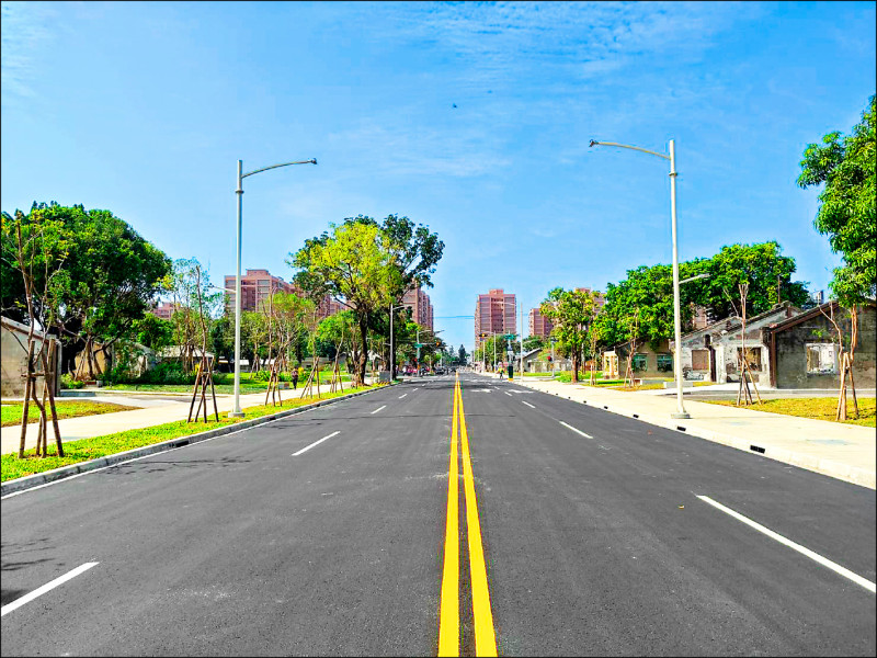 高雄緯六路拓寬完工 左營眷村展新貌
