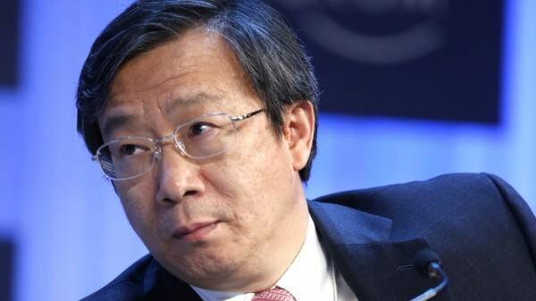 北京方面大力整治「裸官」，以至中国全国政协近日有9名专门委员会副主任丢官，当中包括中国人民银行前行长易纲。（法新社资料照）