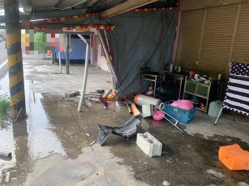 吴女持刀刺伤邻男险酿出人命；案发现场十分凌乱。（资料照）