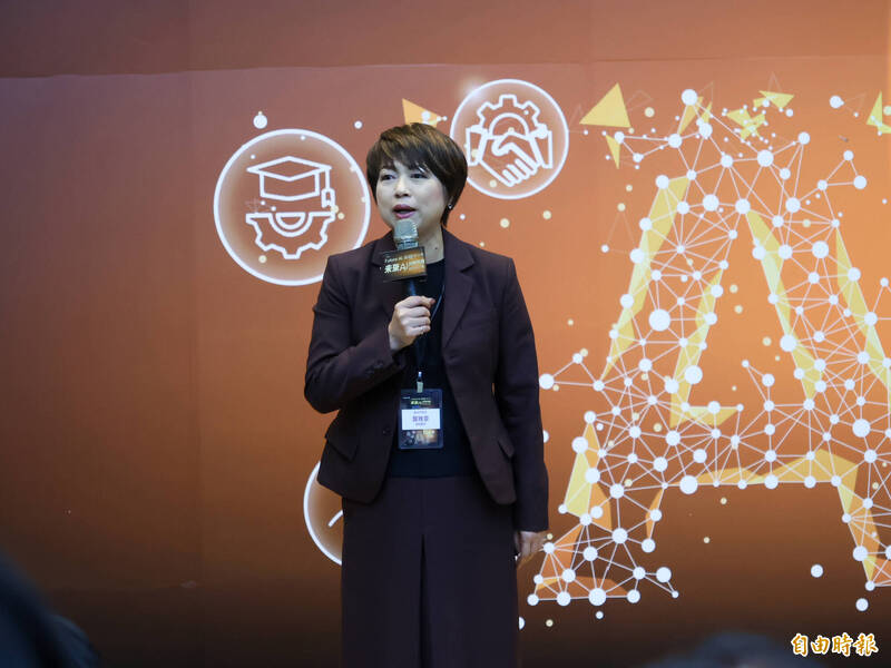 新北市副秘書長龔雅雯表示，建立技職AI教育一貫培育體系，透過國際交流，培養更多AI素養人才。（記者黃政嘉攝）