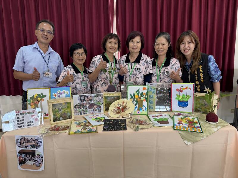 豐原區農會綠色照顧課程結業，現場展示長輩學員的學習成果。（圖由豐原區農會提供）