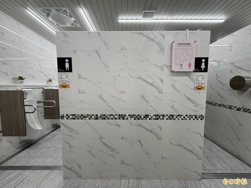 東北角管理處公廁導入智慧化管理，透過感測器監測人流。（記者翁聿煌攝）