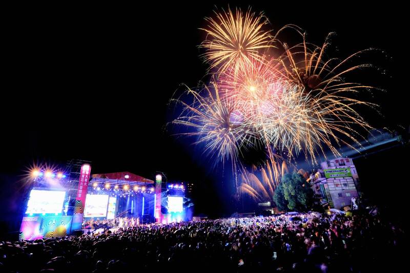 日月潭本月初花火節吸引3.5萬人次。（日管處提供）