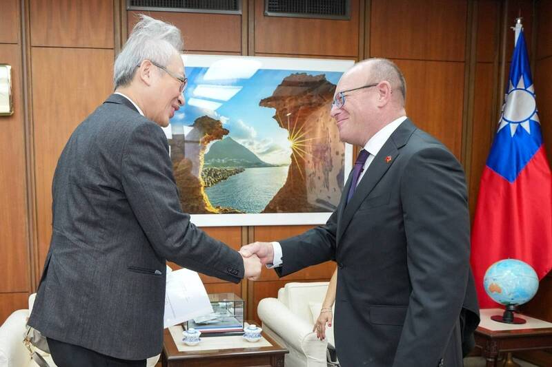 瑞士國會友台小組主席會晤吳志中 承諾返國續促進台瑞交流