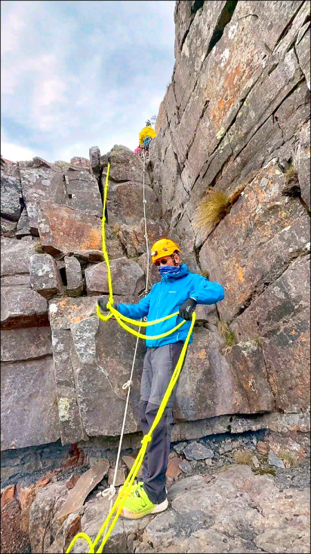 雪霸登山 繩索更新、增反光路標