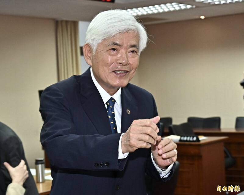 中選會主委李進勇等6名委員昨天任期屆滿，李進勇今天下午接受本報訪問時表示，他今天收到民進黨部通知，黨籍已經自動恢復，一切皆符合黨籍辦法的規定。（資料照）