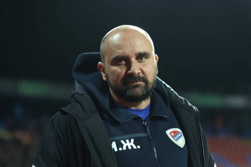 拉德尼奇1923年仅44岁的教练齐若维奇（Mladen Žižović），3日晚间在执教比赛时突然倒地昏厥，送医不治。（欧新社）