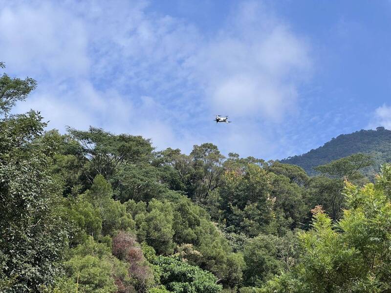 里港警分局出动无人机空拍，全面清查山区工寮。（屏县里港警分局提供）