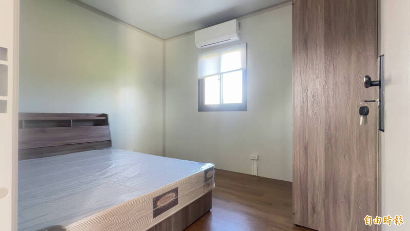 花蓮縣政府與中華民國紅十字會合作興建「組合屋」，預計於11月8日開放受災戶看屋，並於11月底簽約，12月入住。（記者王錦義攝）