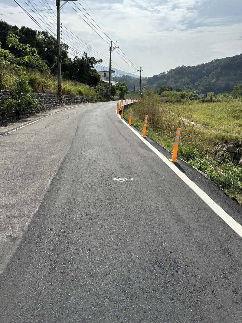 苑裡石鎮重劃工程引發行車疑慮，終於改善完成。（陳品安提供。）