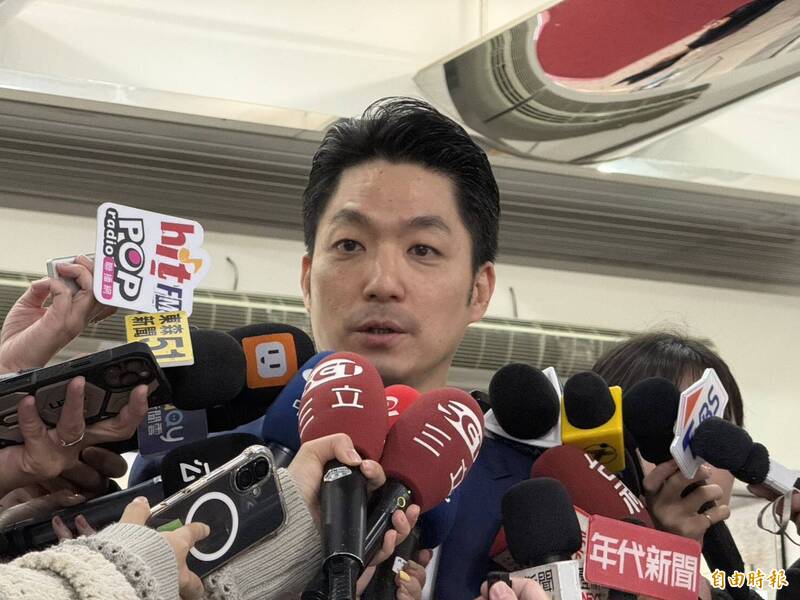 蔣萬安表示，錢的事情要回家問「老闆」。（記者甘孟霖攝）