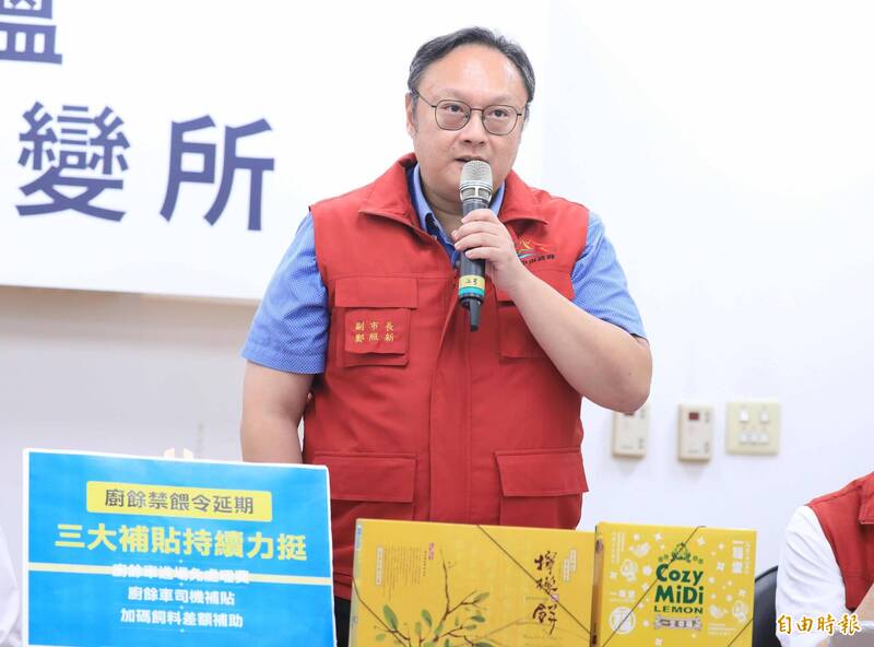 鄭照新表示，案場除了收梧棲清潔隊的廚餘，也發現廚餘車四處趴趴走，疑似廣收廚餘，因此再擴大追查附近東南亞餐廳的廚餘。（記者蔡淑媛攝）