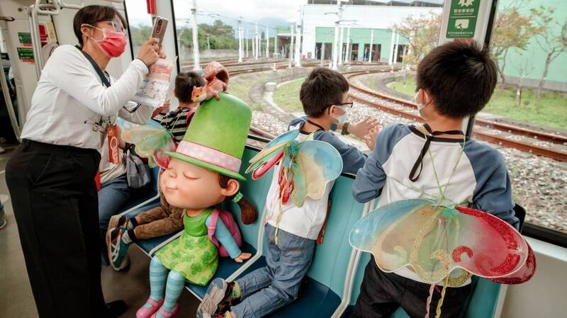 台灣星奇兒創藝協會搭淡海輕軌 參訪維修廠