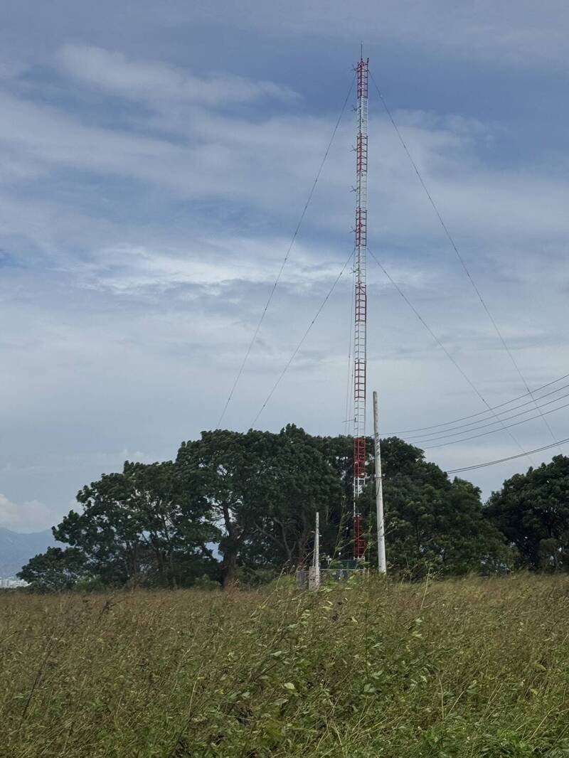 市議員林昊佑指大肚山近來出現很多電塔，讓大肚山快成為電塔山。（林昊佑提供）