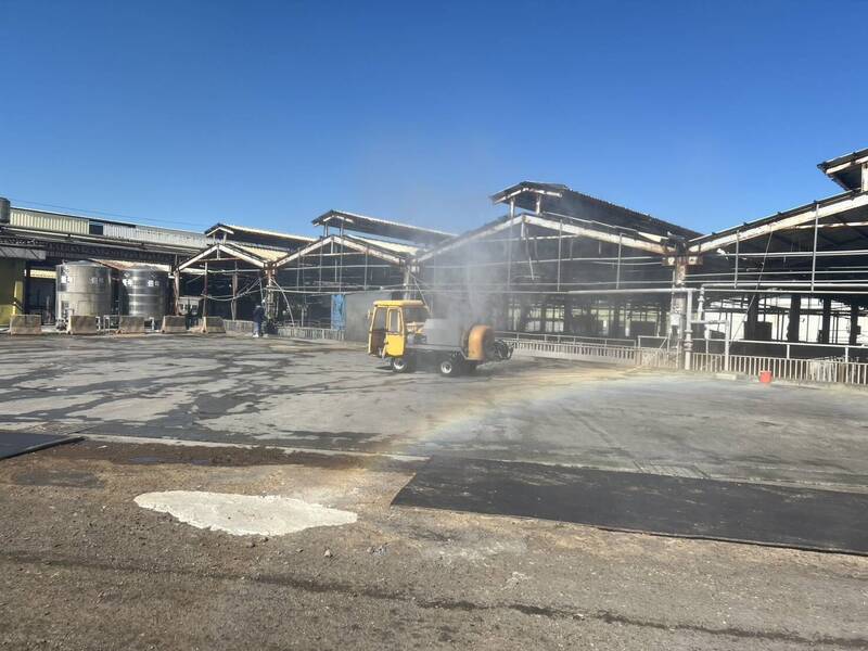 雲林肉品市場加強拍賣場內各場區清消。（圖由雲林肉品市場提供）