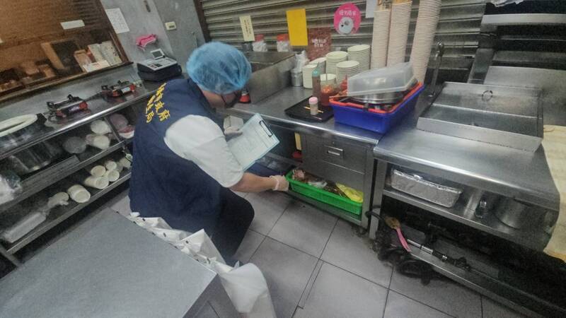 大社餐飲店賣「蟑螂米糕」 高市衛局稽查多項缺失開罰