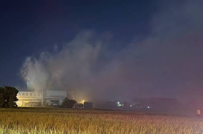 台中大雅工廠暗夜火警  惡臭濃煙釀空汙  2移工嗆傷