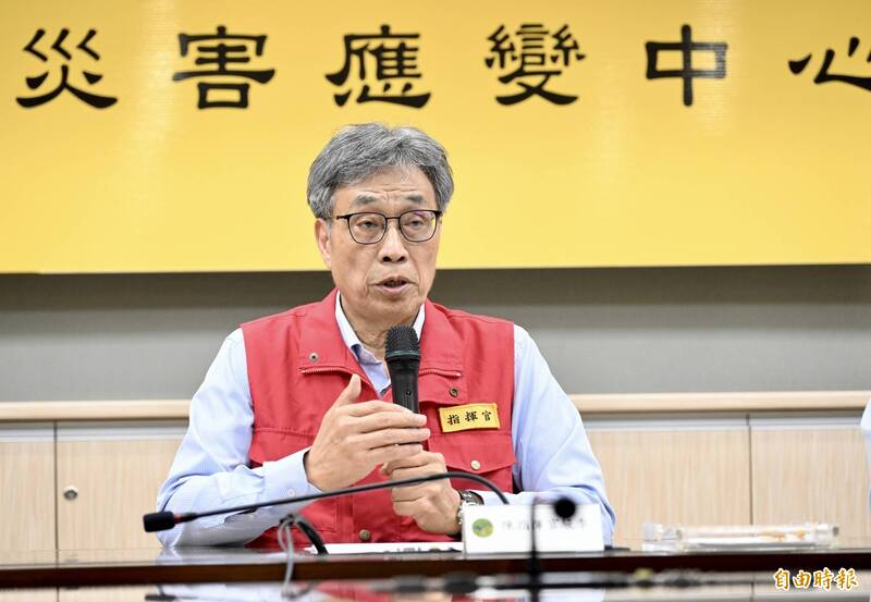 非洲豬瘟中央災害應變中心5日於農業部防檢署召開記者會，農業部長陳駿季等人出席，說明疫情最新情況。（記者羅沛德攝）