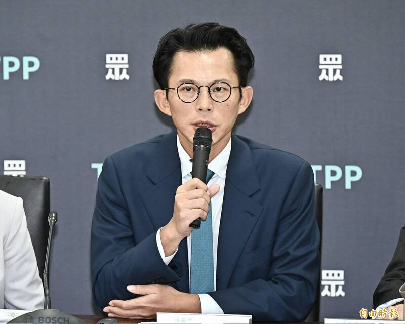 10年前黃國昌支持年改 周軒PO影片：如今攜藍營將強過反年改