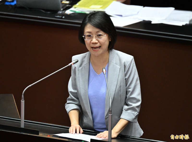 藍白強闖反年改  翁曉玲竟創「遊戲規則」限制綠委發言！