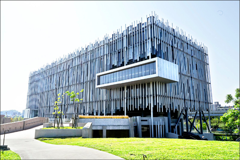 新北美術館救人潮 寄望三鶯線通車