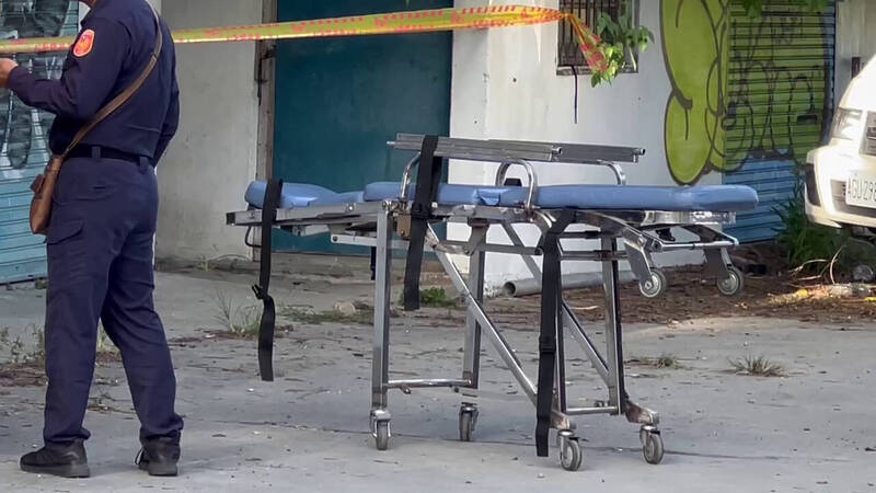 花莲卓溪乡卓乐部落一处民宅昨天发现屋内有一具白骨，警方初步调查是独居的赖姓男子，目前通知家属将进一步相验厘清死因。（民众提供）