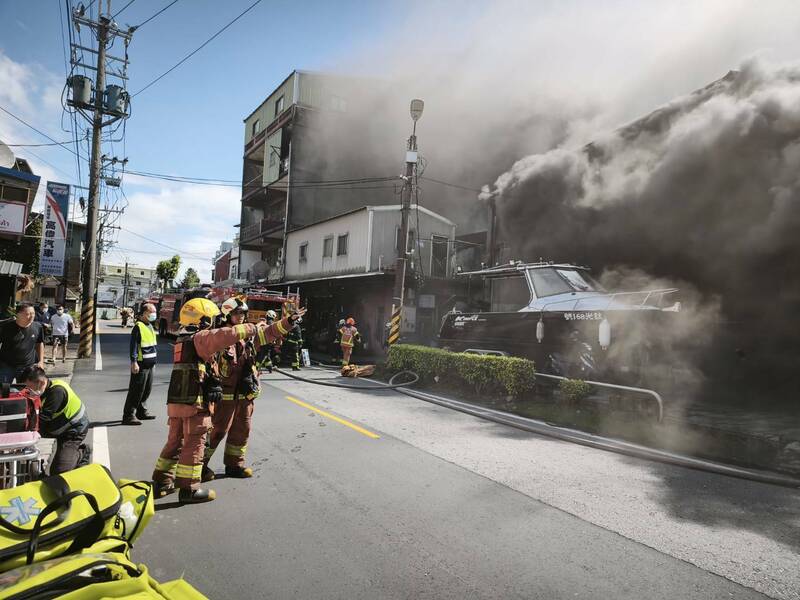 新北樹林工廠火災延燒  環保局提醒下風處民眾注意