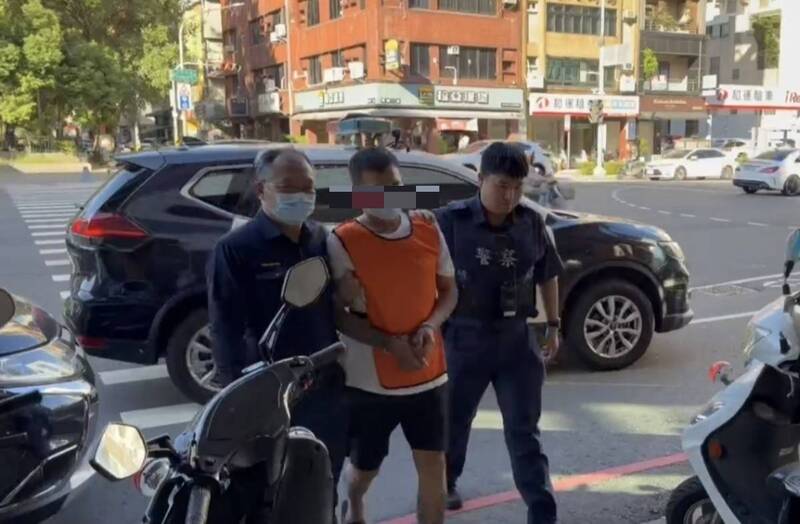 偷走3條金項鍊、市值50萬 警察巡邏經過迅速逮人