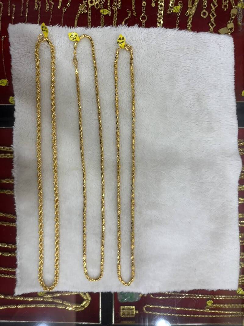 警方查扣3条金项链。（民众提供）