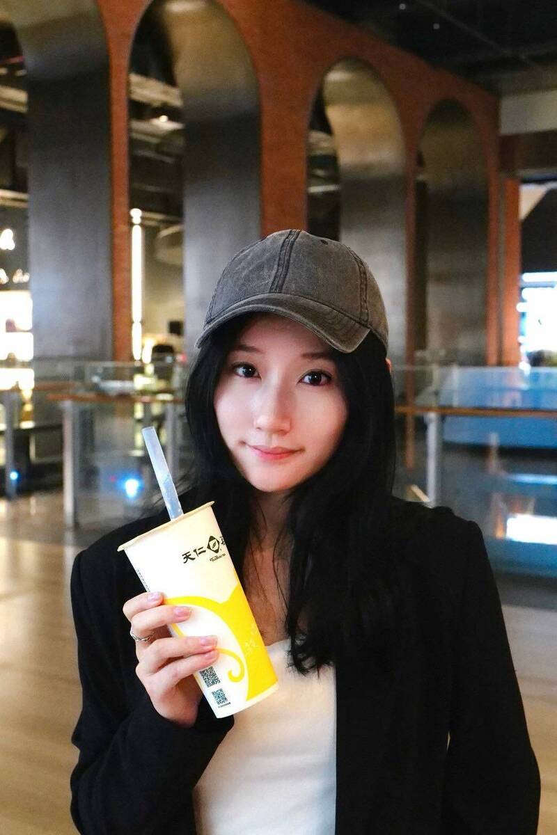 鄭麗文延攬哈佛正妹博士任國際部主任 董佳瑜曾支持郝龍斌