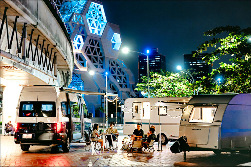 首次開放 駁二露營吹海風、逛市集