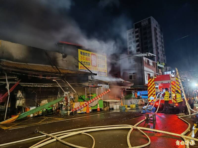 桃園南門市場遇火劫 市長張善政漏夜發聲曝災情