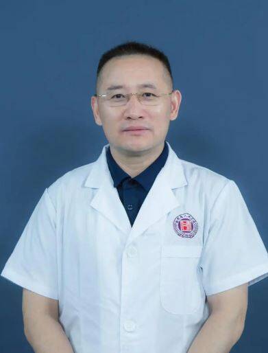 中南大学湘雅医院泌尿系肿瘤专科的教授、博士生导师祖雄兵。 (取自微博)