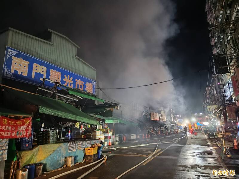 桃園南門市場大火濃煙狂竄 「這3區」空污拉警報快緊閉門窗