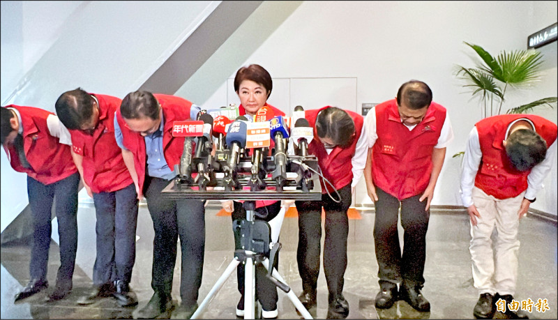 非洲豬瘟爆16天 盧秀燕兩度鞠躬道歉 中市農業、環保、動保3局處長拔官