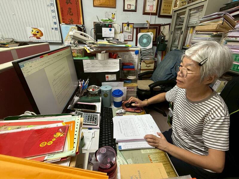 夫投資失利退休生活驟變 6旬阿芳姐高齡返職場