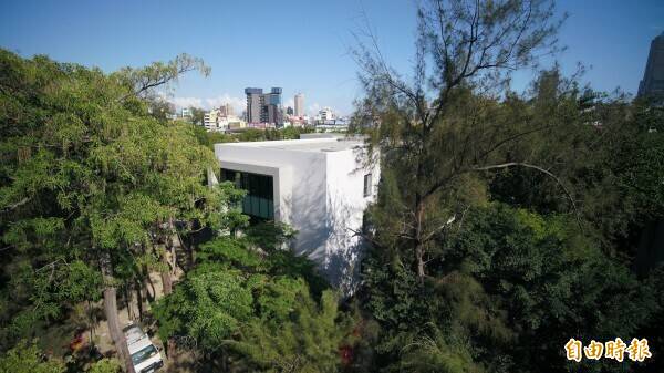 高雄一名女清洁员在中央 公园作业时遭色狼随机侵犯。示意图（资料照）