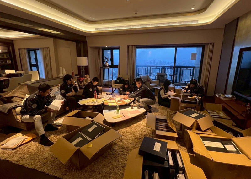 检警调4日赴太子集团用犯罪所得在台购入的和平大苑房产内搜索。（调查局提供）