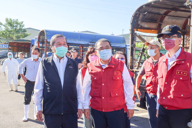 新北肉品市場中午恢復拍賣交易 侯友宜一早巡視肉品市場