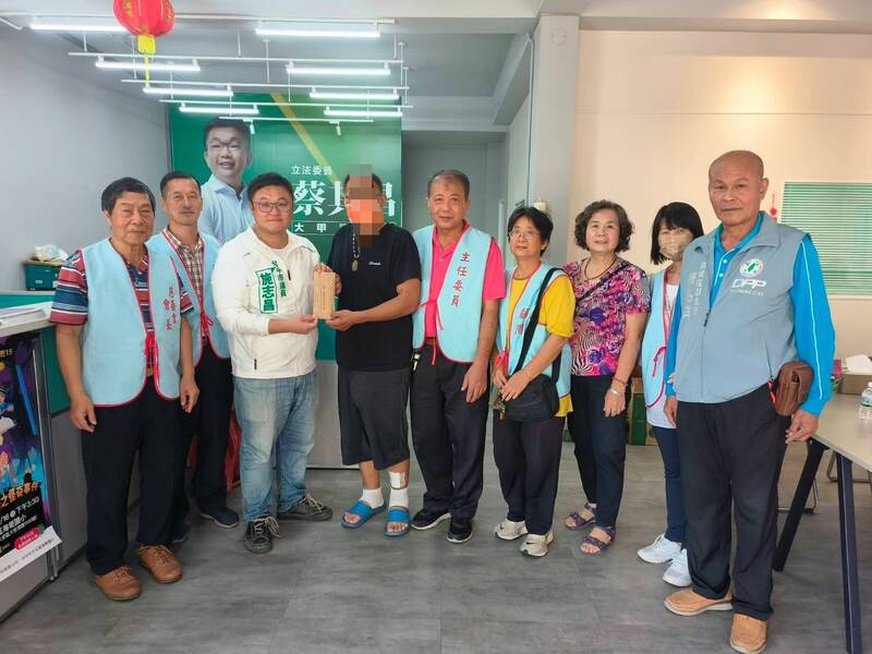 男子生病生活陷困境 中市議員攜手廣明宮廣澤尊王慈善會募款協助