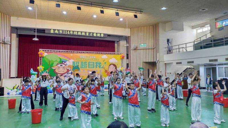 「藝」起逐夢 台南特教生閃亮登場 舞台見證勇氣與光芒