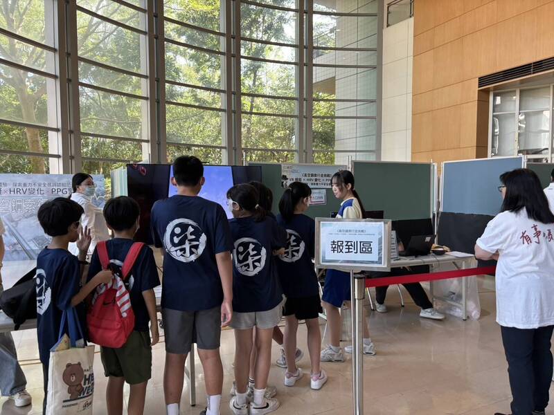 化身特務基地  國衛院帶領學生探索醫學奧秘