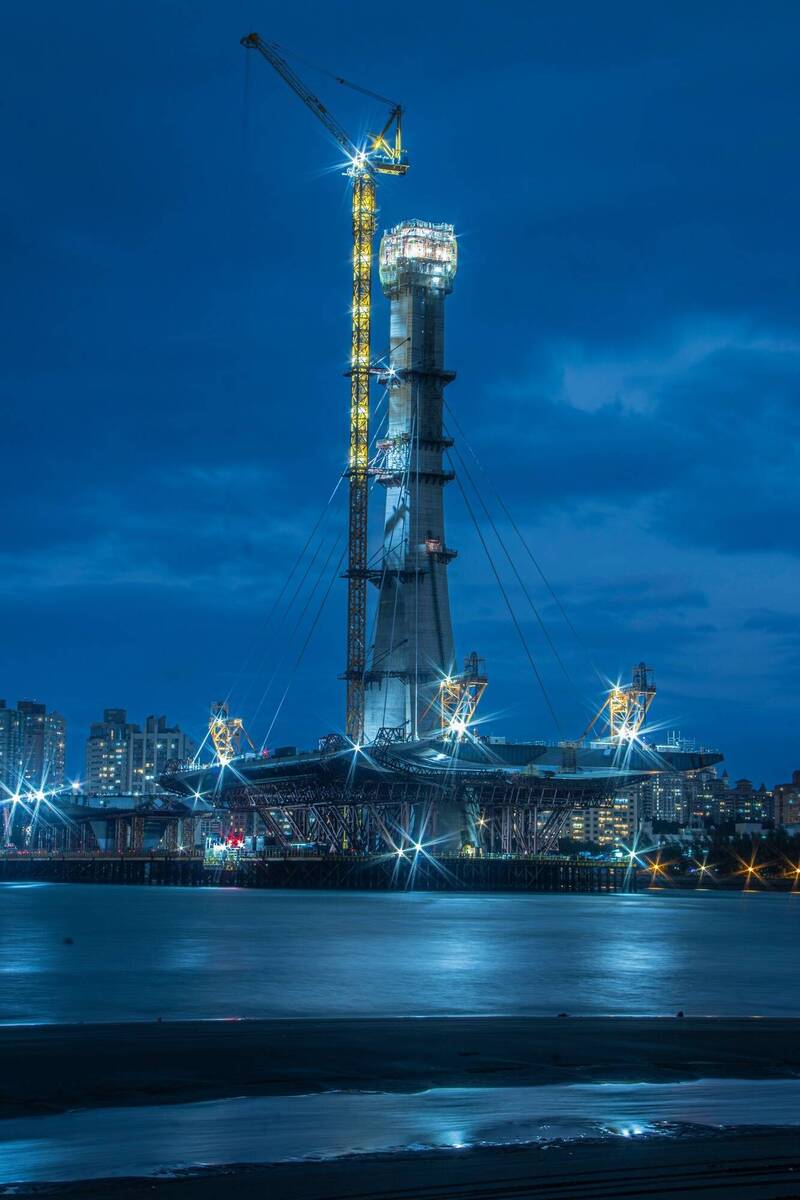 淡江大橋超高大主橋塔工序超難！ 每節塊混凝土澆灌超過12小時