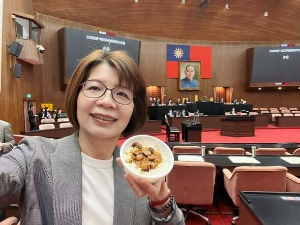 今立冬「補嘴空」 彰化縣長綠藍參選人吃美食拚選戰