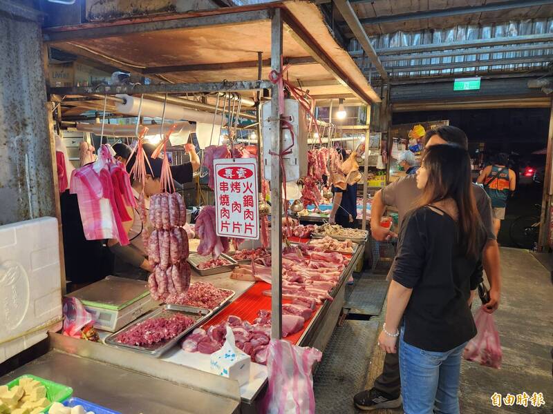 非洲豬瘟疫情解禁 桃園市黃昏市場豬肉開賣吸買氣