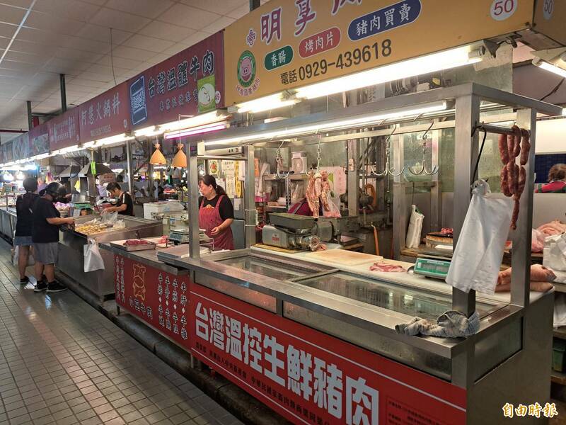 首批溫體豬上架 台南黃昏市場一下子搶購一空