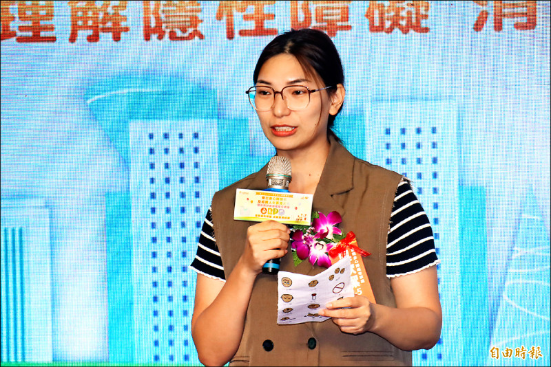 新北市表揚年度傑出身心障礙者》視障者徐承邦發行專輯 不放棄音樂夢