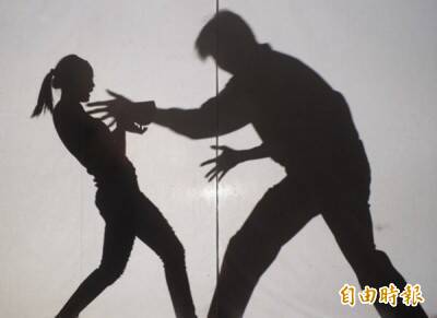 一名12岁泰国籍少女被妈妈带到东京按摩店「工作」，被迫提供性服务。泰国皇家警察透露，「少女的母亲目前人在台湾」。示意图。（资料照）