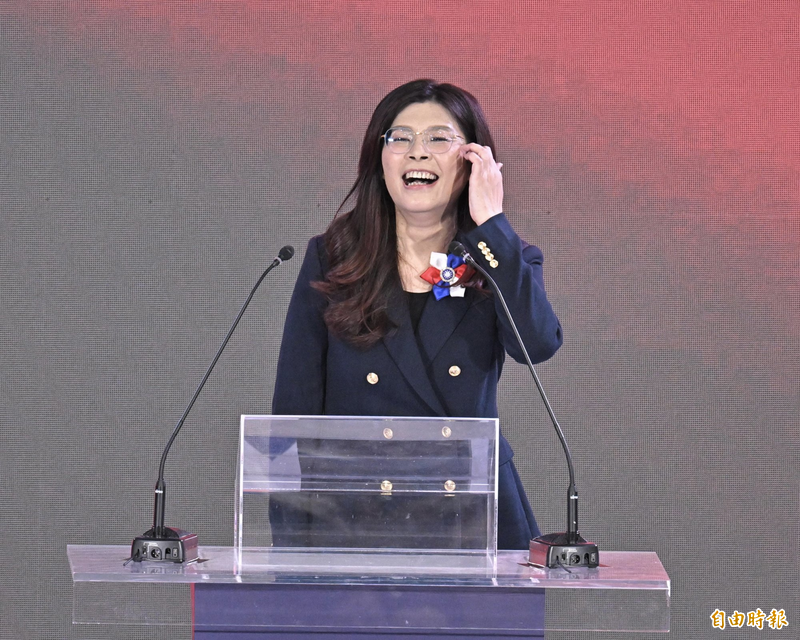 鄭麗文喊「KMT」是善良、正念、平等 網酸英文程度：教歹囡仔大細